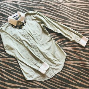 donating soon! GAP fitted banker shirt 💸